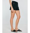 Дамски дънкови къси памучни панталони в черно -2 снимка