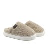 Бежови пухкави чехли с мъхеста горна част-1 снимка